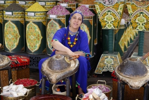 Dubai: Emirati Food and City Tour with Emirati Dress