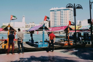 Dubai: Emirati Food and City Tour with Emirati Dress
