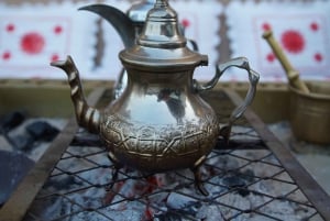 Dubai: Emirati Food and City Tour with Emirati Dress