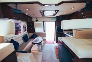 Dubaï : croisière de 2 heures à bord d'un yacht de luxe de 50 pieds (15 personnes)