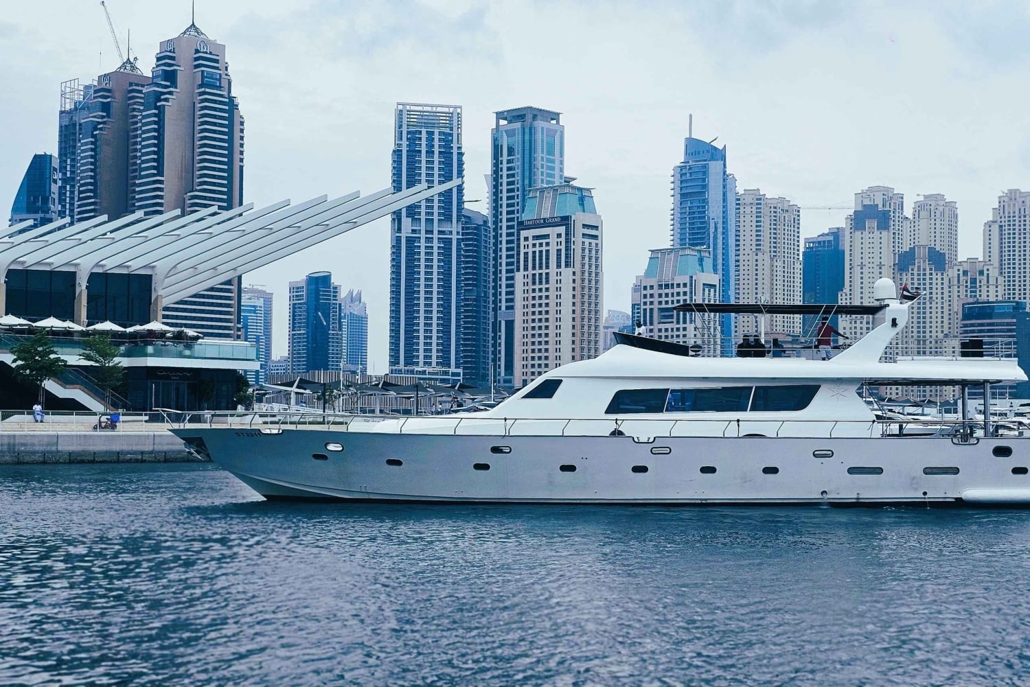 Ciesz się do 4 godzin jachtem 105Ft dla 55 osób z Riviera