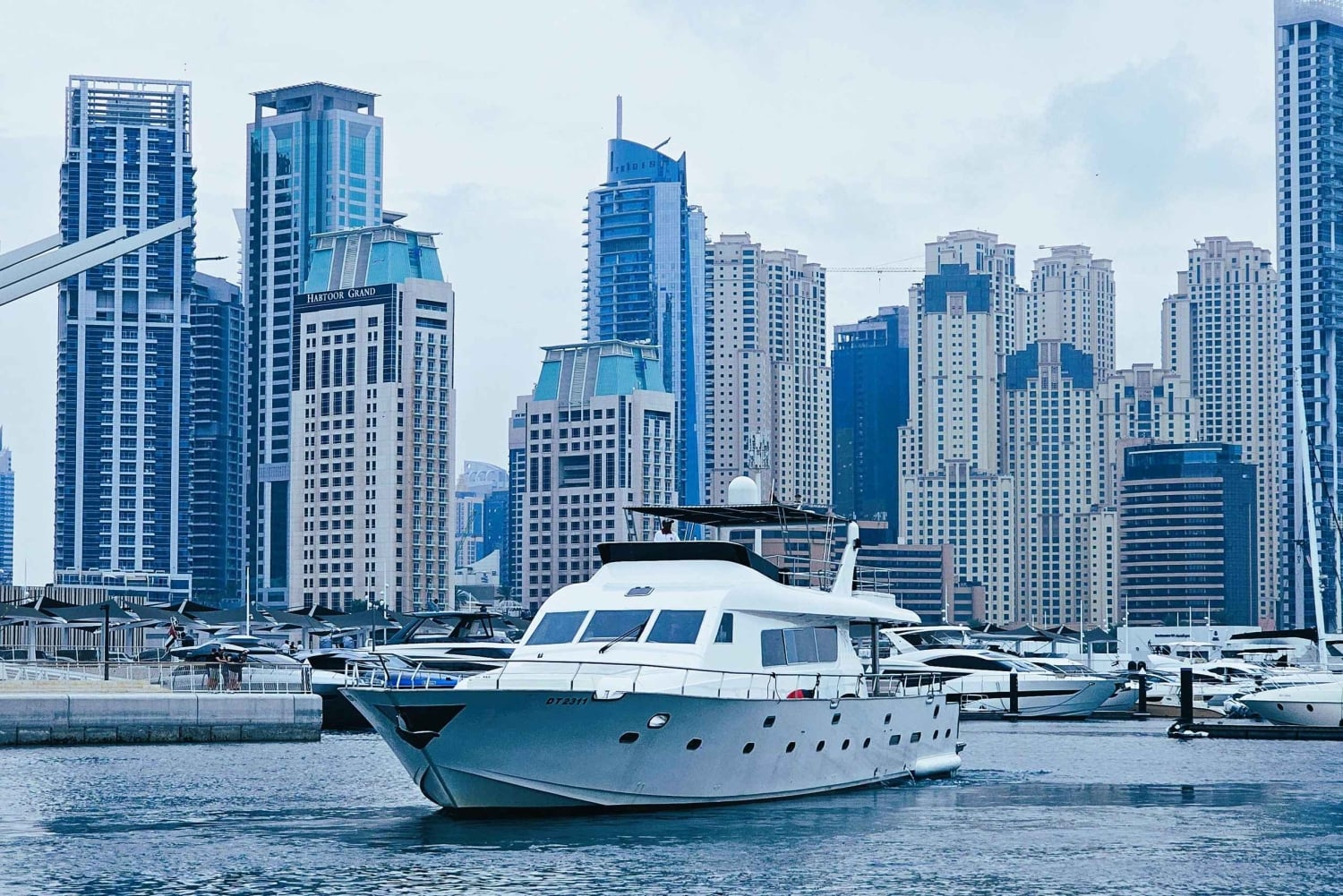 Ciesz się do 4 godzin jachtem 105Ft dla 55 osób z Riviera