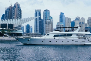 Ciesz się do 4 godzin jachtem 105Ft dla 55 osób z Riviera