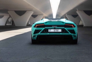 Vive Dubái en un Lamborghini.