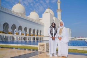 Från Dubai: Stadssightseeing i Abu Dhabi och Sheikh Zayeds moské