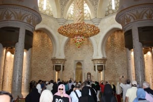 From Dubai: Abu Dhabi Day Tour with Qasr al Watan