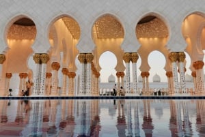 Da Dubai: tour di un giorno ad Abu Dhabi con biglietto Warner Bros World