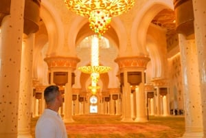 Dubaissa: Zayedin moskeija maasturilla: Abu Dhabi Päiväretki & Sheikh Zayedin moskeija maasturilla