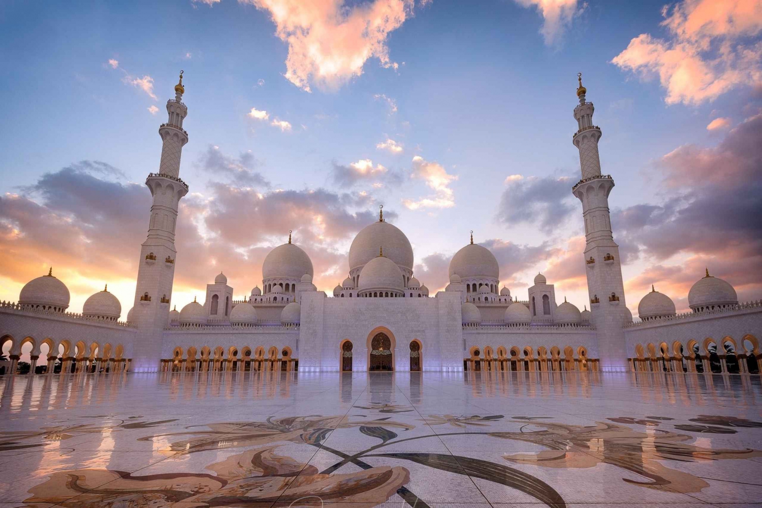 Dubaissa: Abu Dhabi: Kokopäiväretki Emirates Palacen kanssa