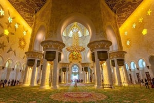 Dubaissa: Abu Dhabi: Kokopäiväretki Louvren ja moskeijan kanssa