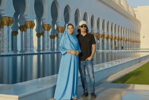 Vanuit Dubai: de Grote Moskee van Abu Dhabi met het Museum voor Licht en Vrede