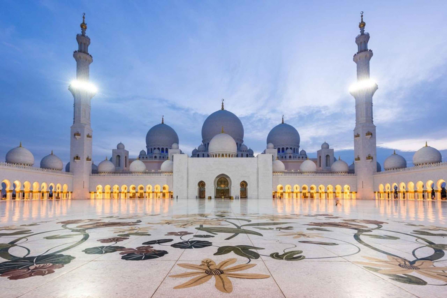 Da Dubai: Tour della città di Abu Dhabi con Qasr Al Watan (Opzione)