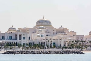 Dubaissa: Abu Dhabi Sheikh Zayedin moskeija ja Qasr Al Watan.
