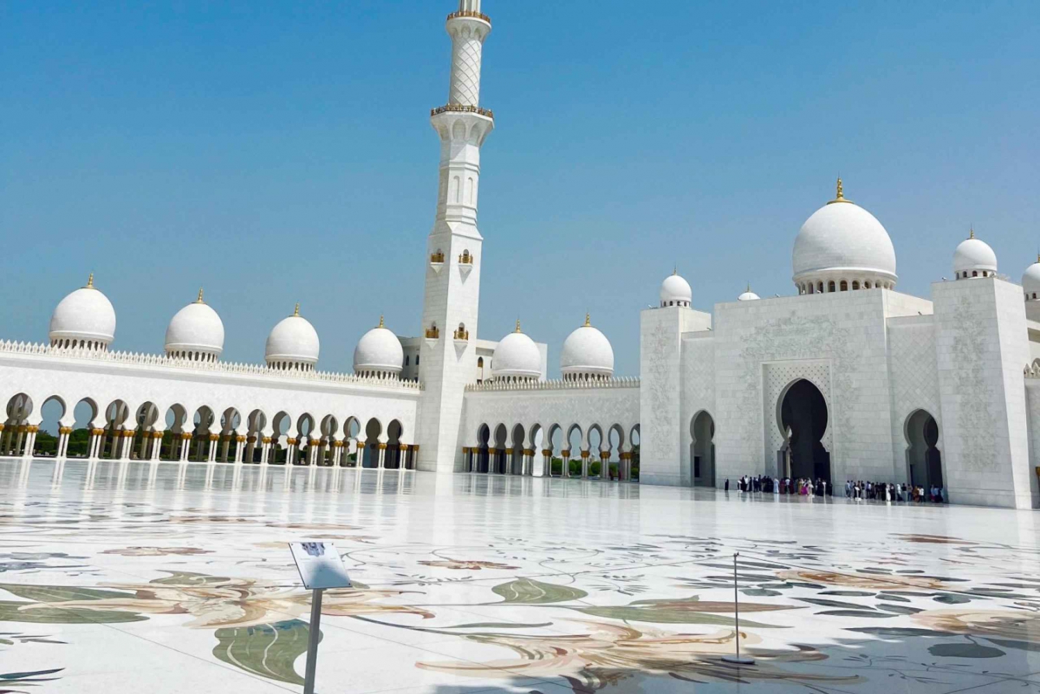 From Dubai: Abu Dhabi Wonders Daily Tour