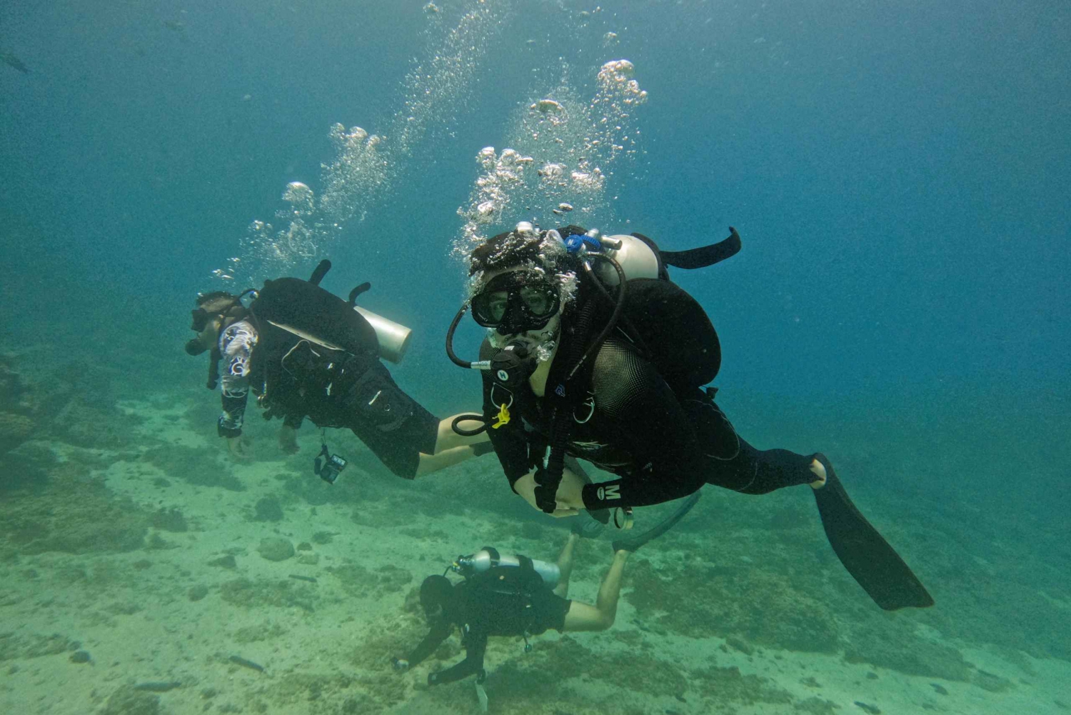 Von Dubai aus: Dive and Stay 5-Tauchgang Trip mit BBQ, Transfers