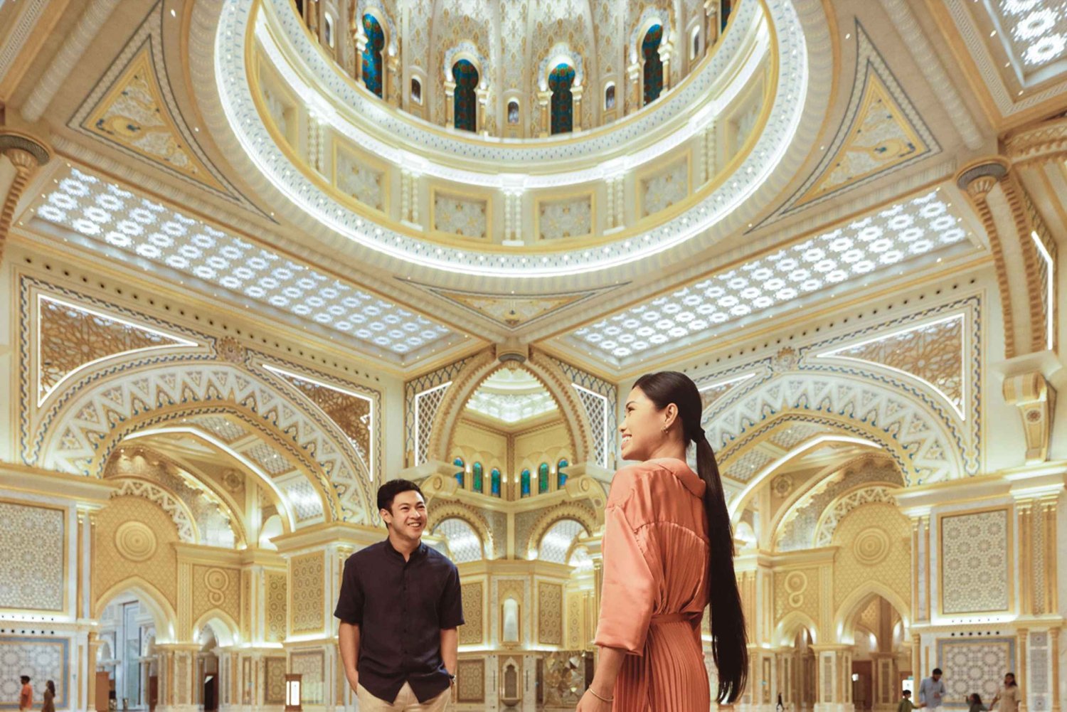 From Dubai: Grand Mosque & Qasr Al Watan Morning Tour