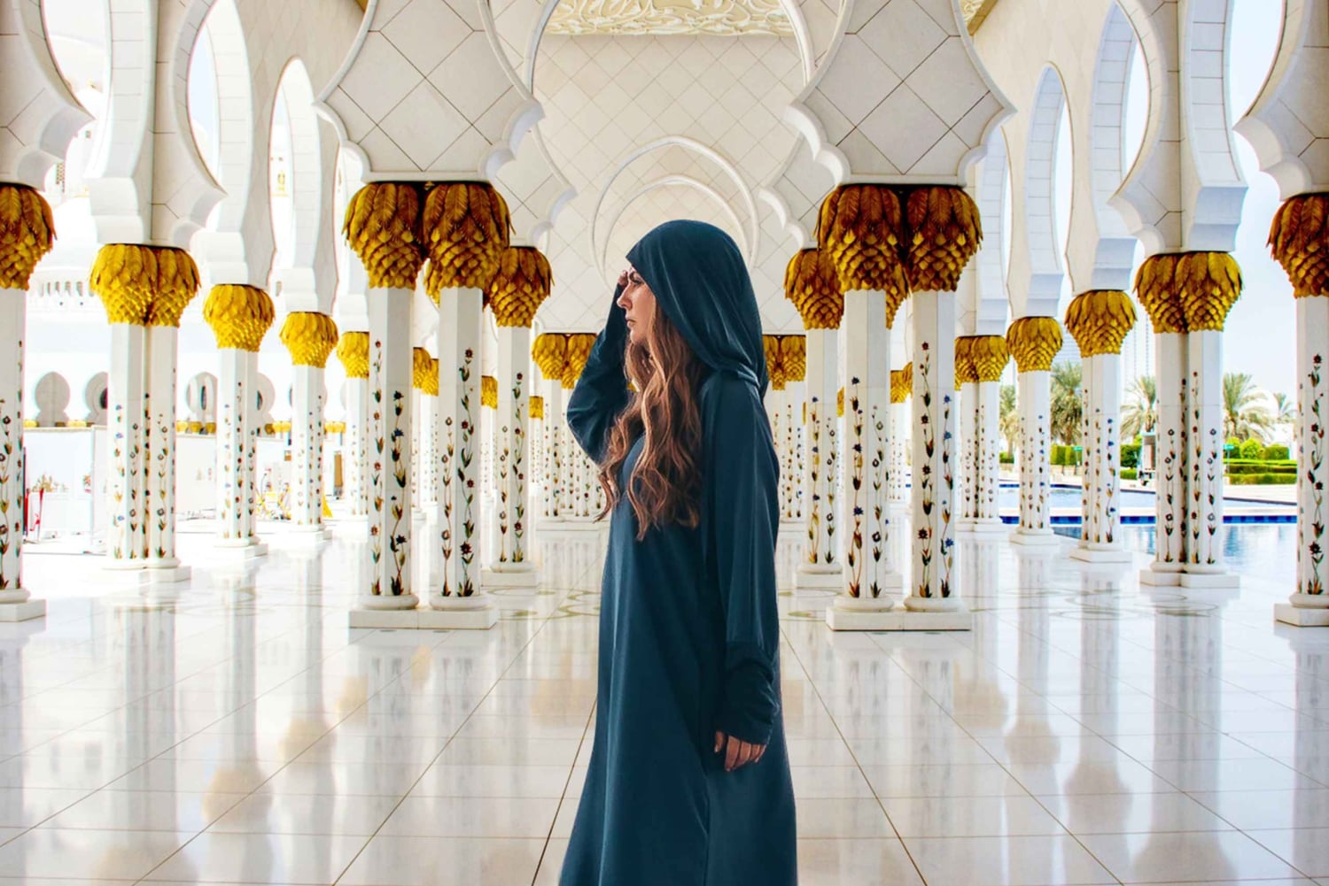 Von Dubai: morgendliche Tour zur Großen Moschee & Qasr Al Watan