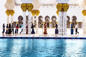 Von Dubai: morgendliche Tour zur Großen Moschee & Qasr Al Watan