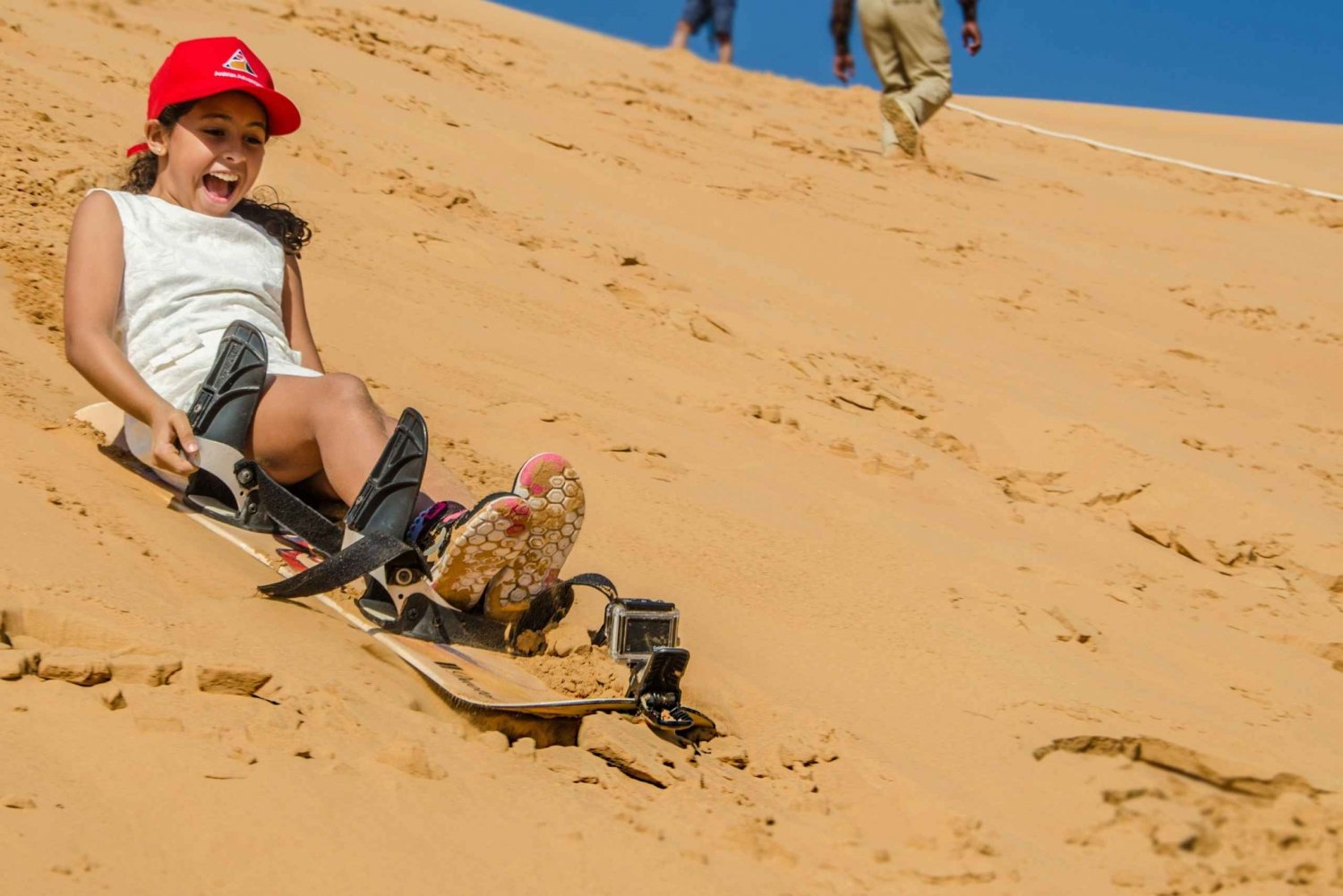 Dubai: Red Dune Desert Safari with Breakfast & Camel Ride