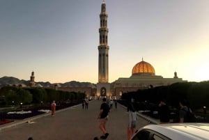 Muscat: Dagtour met Omaanse lunch, ophaalservice vanaf je hotel en vliegticket