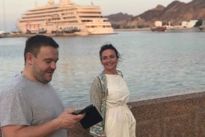 Mascate: excursão de um dia com almoço em Omã, serviço de busca no hotel e passagem aérea