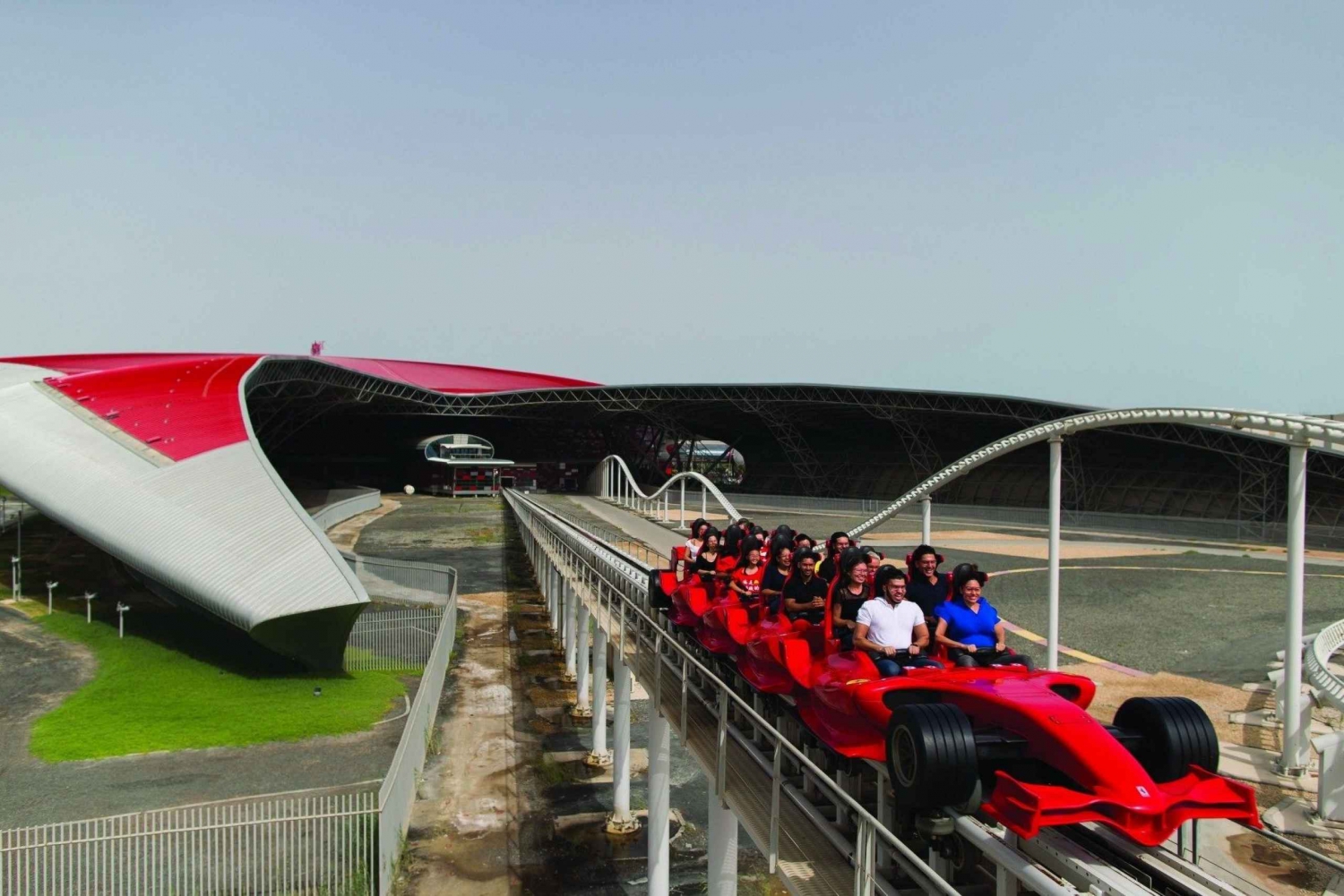 Dubaissa: Dubai: Yksityinen Abu Dhabin kaupunkikierros Ferrari Worldin kanssa