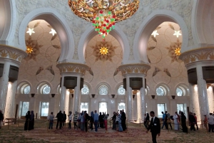 From Dubai: Private Abu Dhabi Day Tour with Qasr al Watan