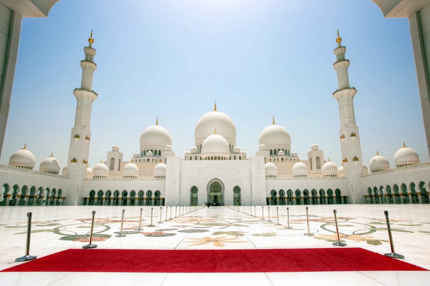 Dubai: Zayedin moskeija & Ferrari World sisäänpääsy w/siirto: Sheikh Zayed moskeija & Ferrari World sisäänpääsy w/siirto