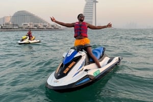 Dubai: Erlebe Jetski zum Burj Al Arab + Fotos & Videos