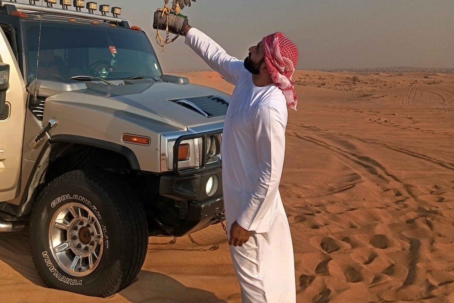 Golden Sands & Glamour: Hummer-Safari mit Fotoshooting