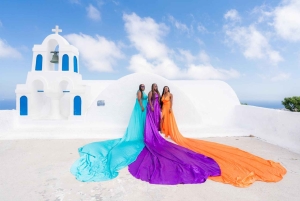 Sessão fotográfica com vestidos voadores em grupo - Santorini