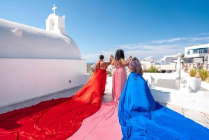 Sessão fotográfica com vestidos voadores em grupo - Santorini