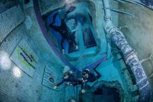 Dubai: Guided Scuba Dive for Certified divers at Deep Dive
