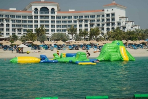 Parque aquático inflável no Palm Jumeirah Duabi