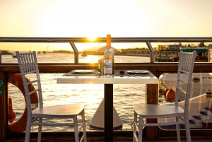 Dubai: Premium Dhow Dinner Cruise with Live Entertainment