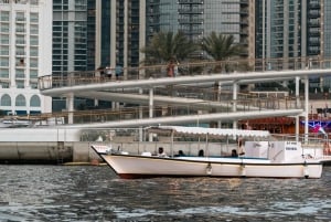 Джаддаф: водная прогулка на лодке Абра в гавани Крик-Харбор