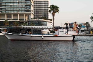 Джаддаф: водная прогулка на лодке Абра в гавани Крик-Харбор