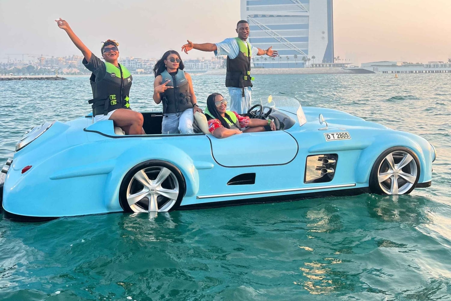 Experiência Jet Car com vistas icónicas do Burj Al Arab no Dubai