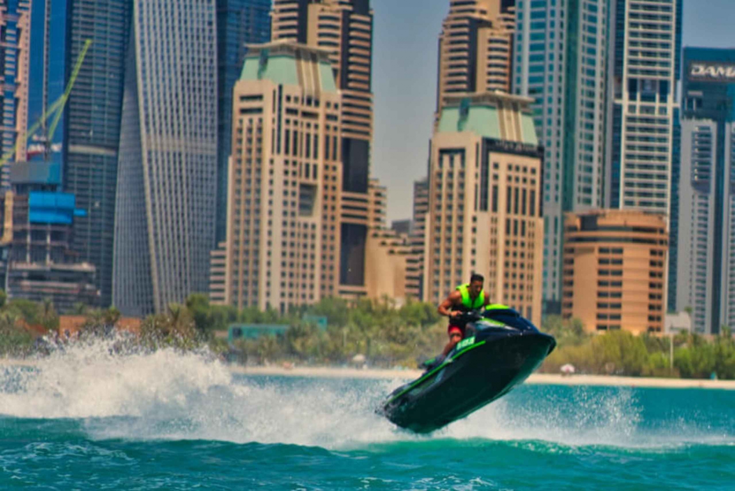 Dubaï : 30 minutes de jet ski sur le Burj Al Arab