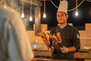 Luxe woestijnsafari in Dubai, barbecue, kamelenrit, quad, show