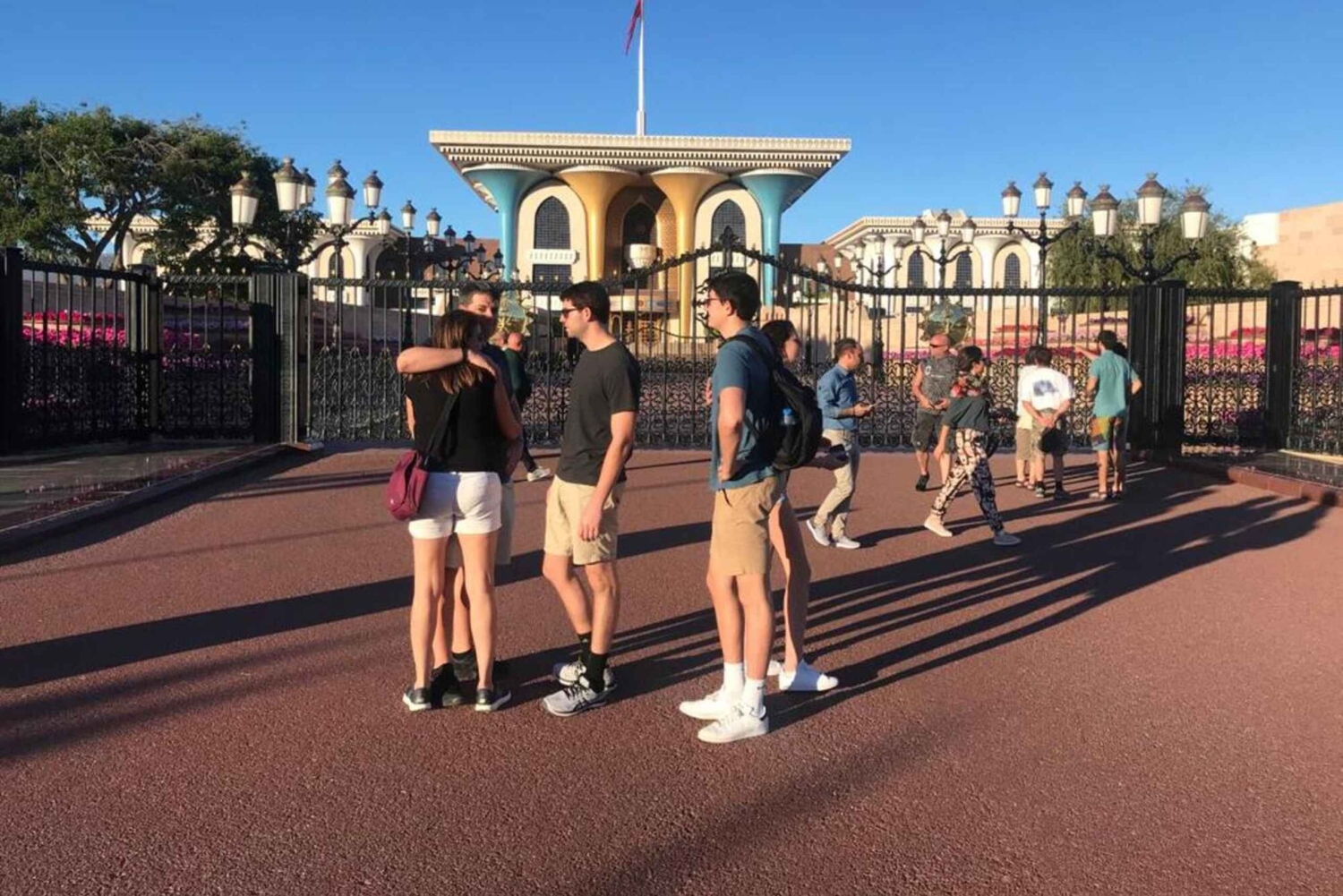 Muscat: Tagestour mit omanischem Mittagessen, Abholung vom Hotel und Flugticket