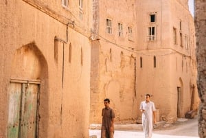 Маскат: однодневный тур с оманским обедом, трансфером из отеля и авиаперелетом