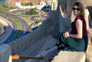 Muscat: Tagestour mit omanischem Mittagessen, Abholung vom Hotel und Flugticket