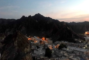 Muscat: Tagestour mit omanischem Mittagessen, Abholung vom Hotel und Flugticket