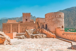 Muscat: Tagestour mit omanischem Mittagessen, Abholung vom Hotel und Flugticket