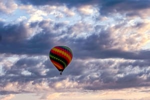 Przejażdżka balonem Noble Life Sunrise nad pustynią w Dubaju