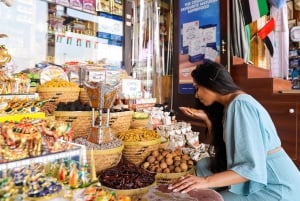 Old Dubai Historic Guided Tour: Creek, Street Food & Souks