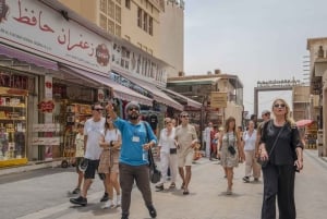Old Dubai Historic Guided Tour: Creek, Street Food & Souks