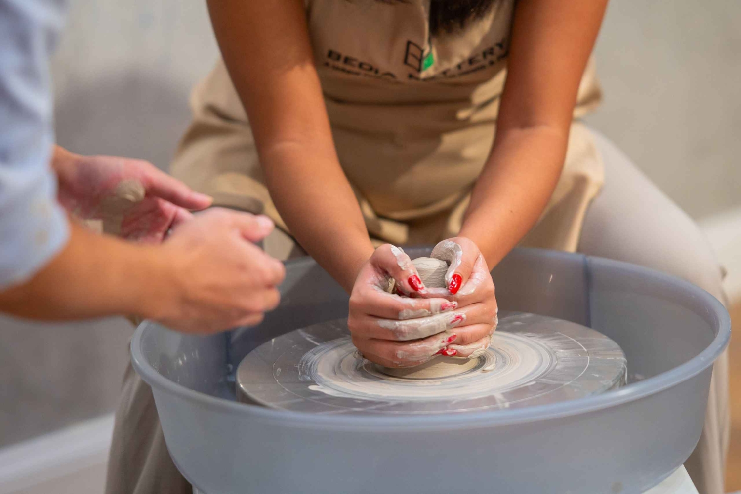 Nur in Dubai: Aktivität für Paare und Familien – Luxus-Töpfern & Essen