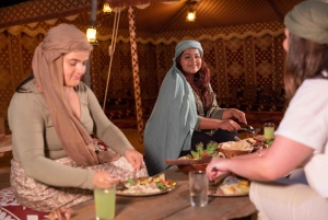 Héritage platine : Safari dans le désert à dos de chameau avec dîner traditionnel